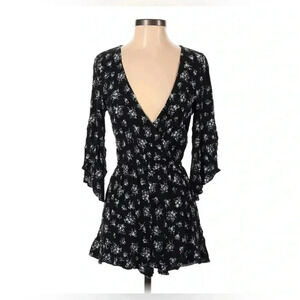 Women’s American Eagle 3/4 Sleeve Floral Shorts Romper Size Medium NEW WITH TAGS